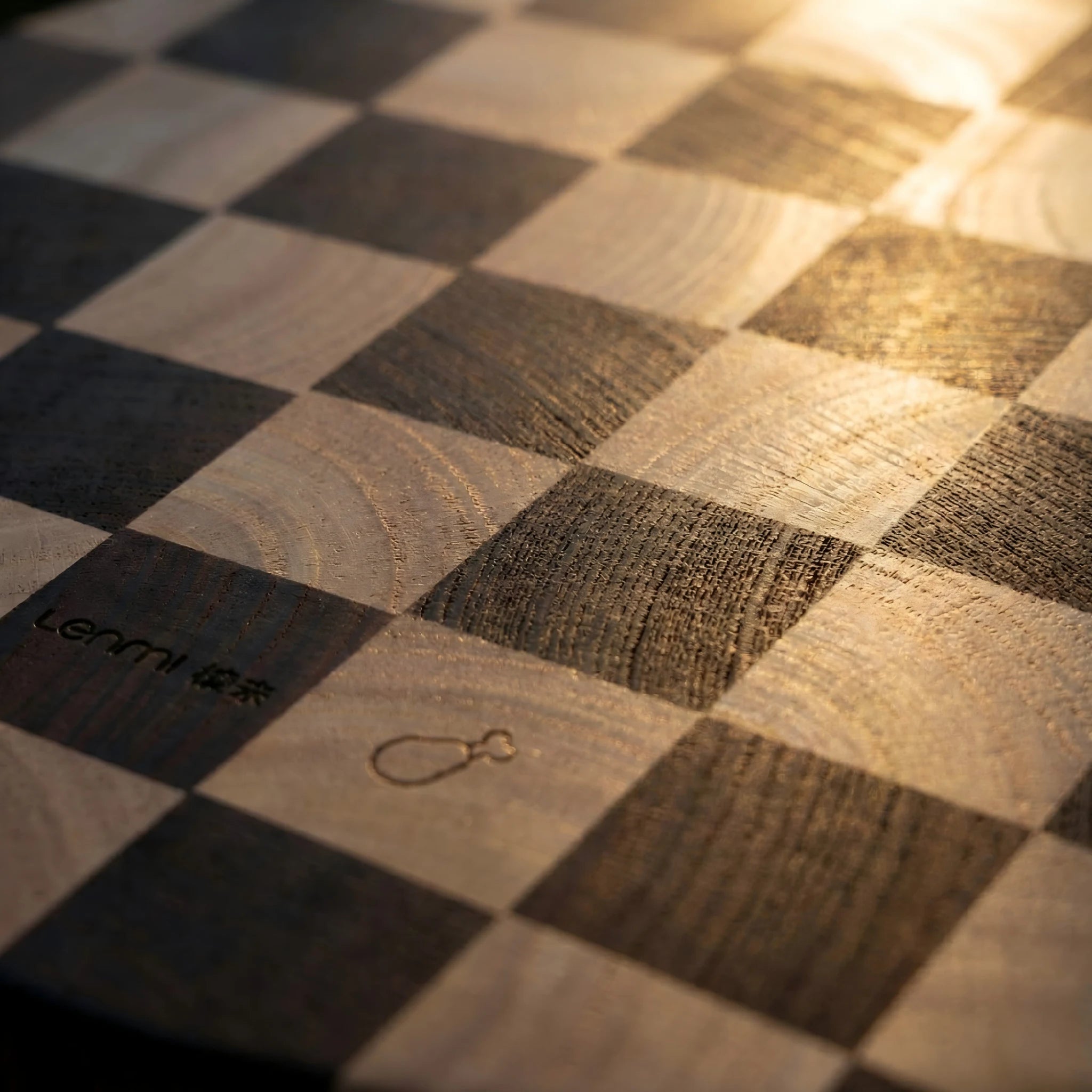 Macro close-up of Alorivo's end-grain checkerboard ebony wood texture. Shows the dense fiber structure that allows for self-healing and knife protection.